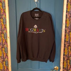 Black Hogwarts Crewneck embroidered